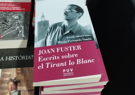 ‘Joan Fuster. Escrits sobre Tirant lo Blanc’, entre los libros más vendidos de la Plaça del Llibre - Universitat de València